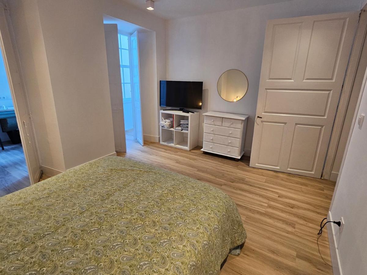 Apartamentos En El Centro - Plaza De Amboage - Wifi Ferrol Ngoại thất bức ảnh